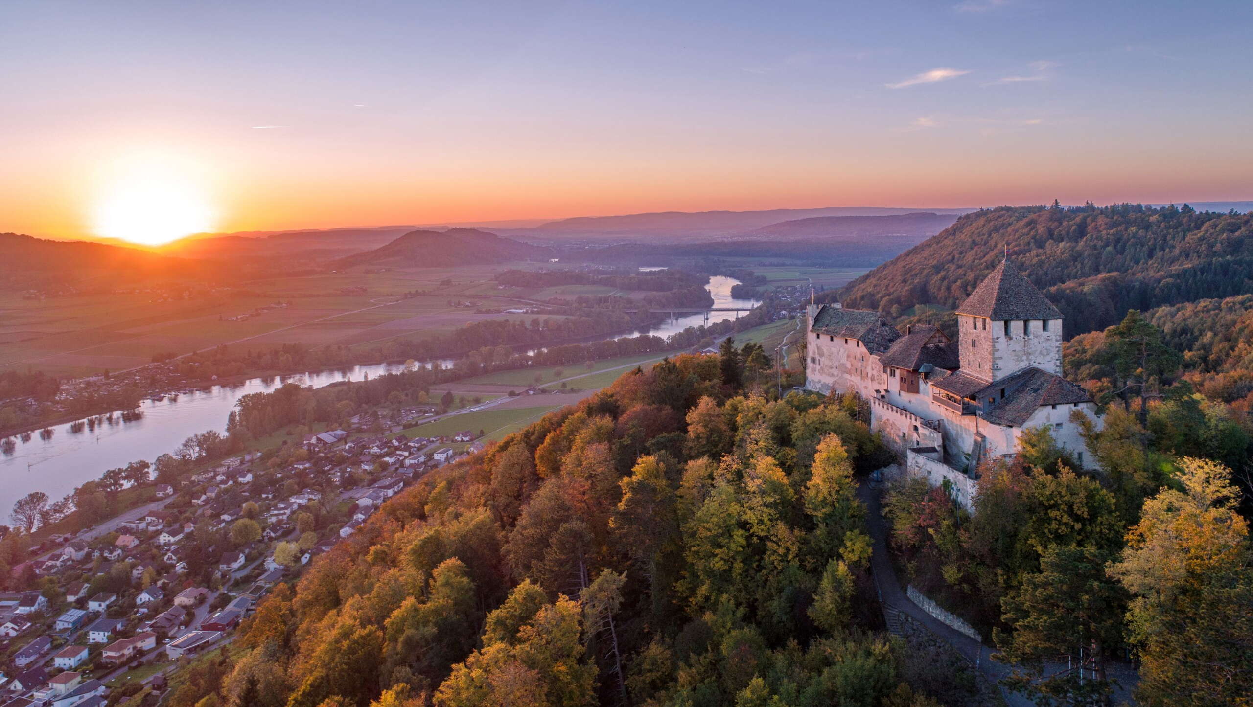 Burg Hohenklingen und Stein am Rhein während dem Sonnenuntergang
